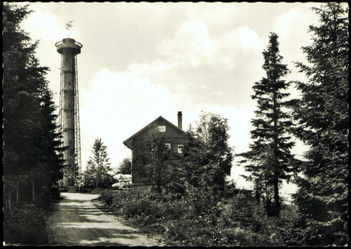 vergrößern: Bildseite historische Ansichtskarte von 1965: Aussichtsturm auf dem Hochfirst:: Titisee-Neustadt