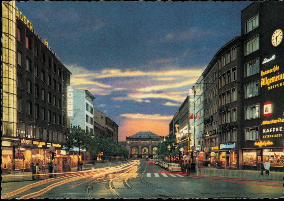vergrößern: Bildseite historische Ansichtskarte von 1966: Bahnhofstrasse Leuchtreklame Colorkarte:: Hannover