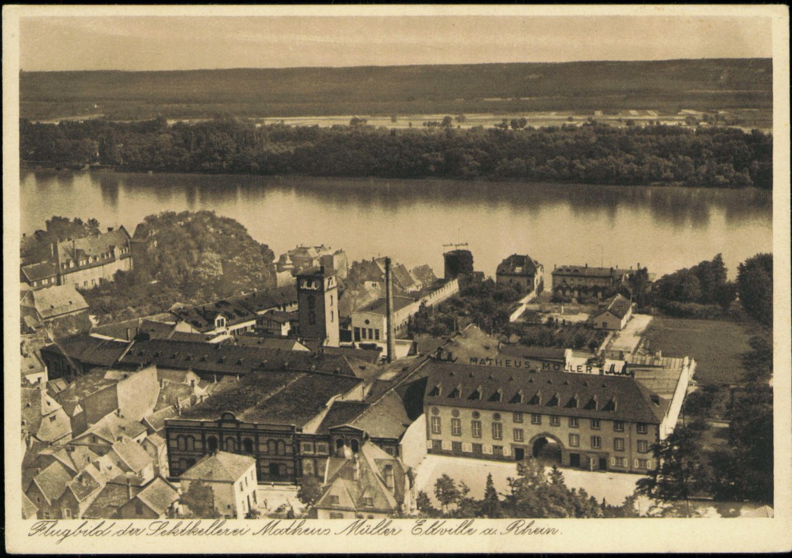 zoom: Image side vintage Postcard from 1929: Luftbild Flugbild Sektkellerei Mattheus:: Eltville am Rhein