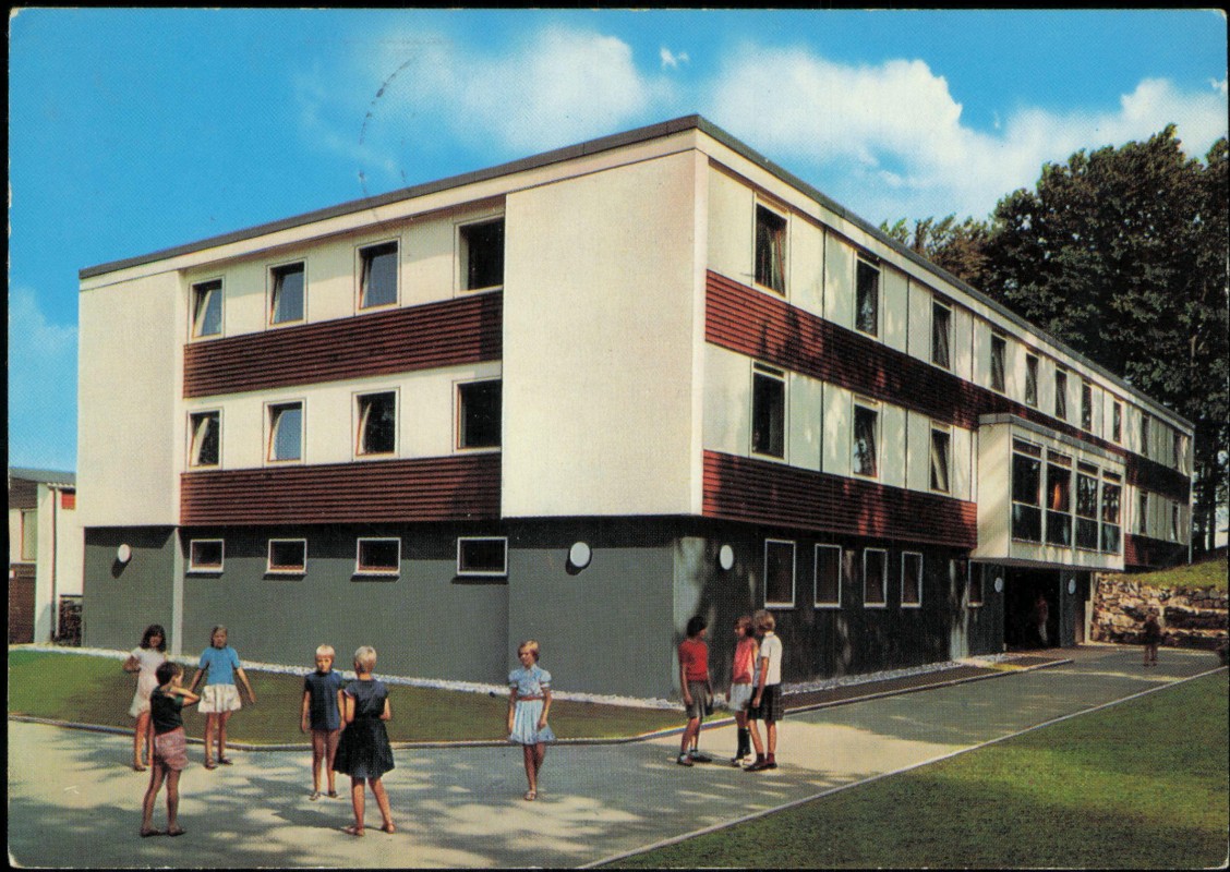 vergrößern: Bildseite historische Ansichtskarte von 1969: Jugendherberge Am Hölsterloh:: Brilon (Sauerland)