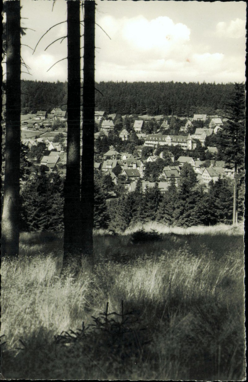 vergrößern: Bildseite historische Ansichtskarte von 1961: Blick auf die Straße:: Hahnenklee-Bockswiese-Goslar