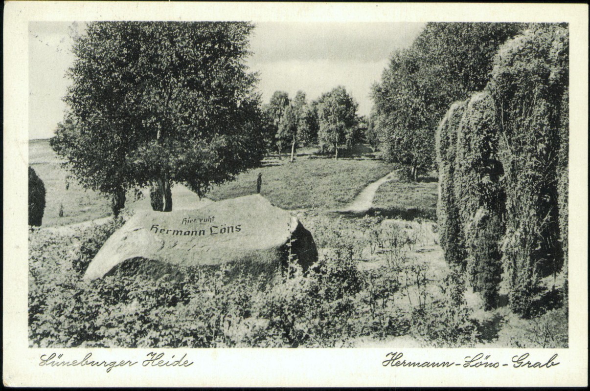 vergrößern: Bildseite historische Ansichtskarte von 1953: Löns Denkmal Lüneburger Heide:: Bad Fallingbostel