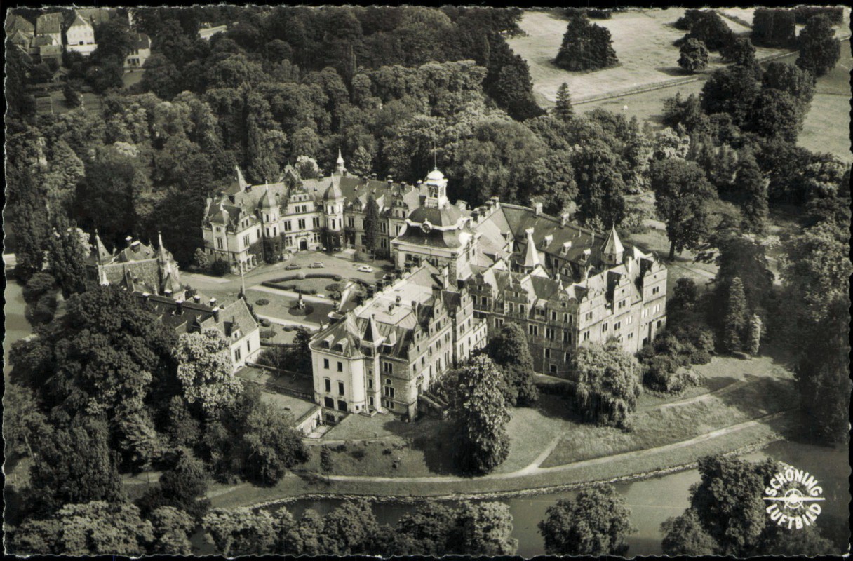 vergrößern: Bildseite historische Ansichtskarte von 1971: Luftbild Fürstliches Schloss:: Bückeburg