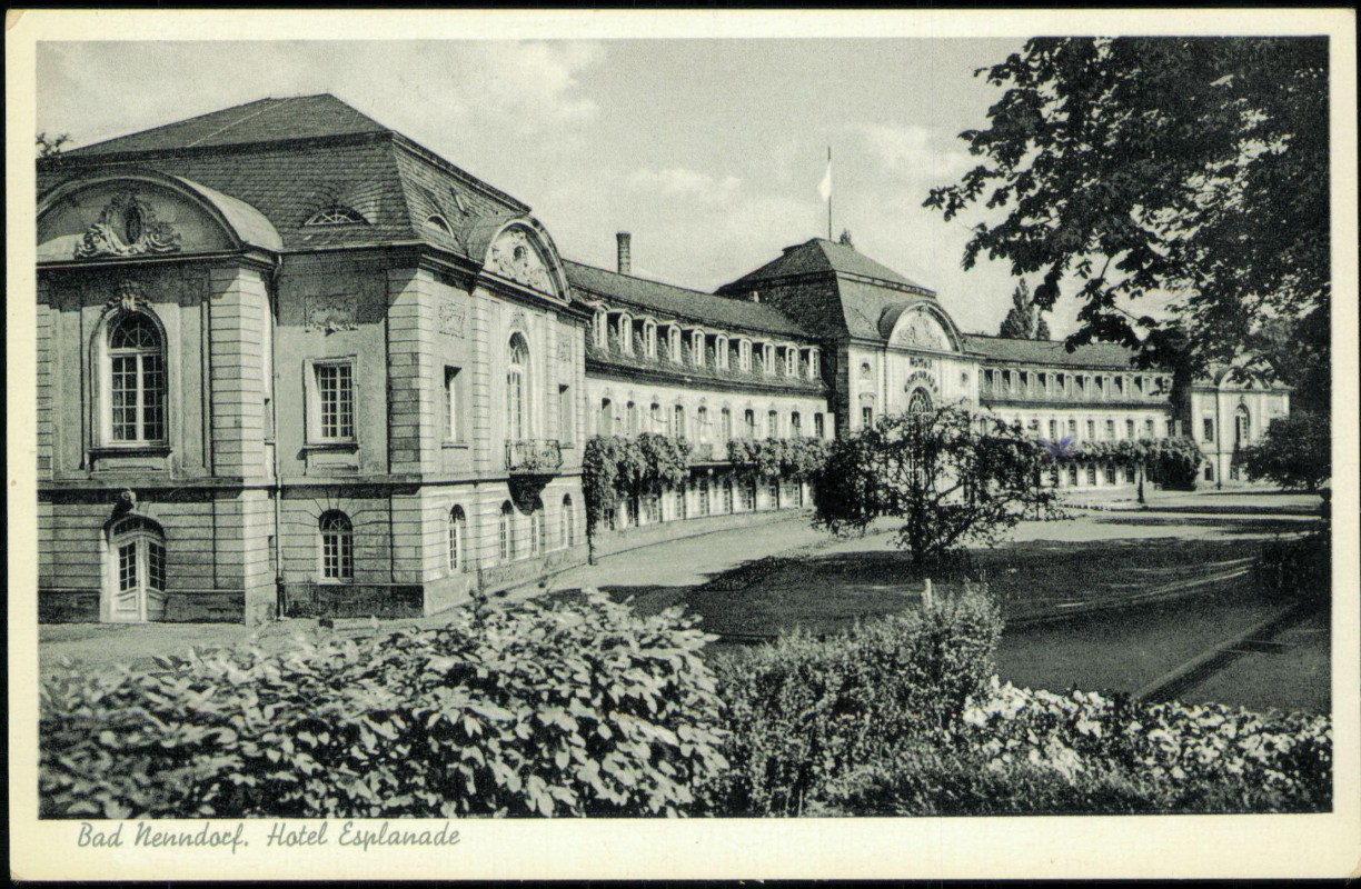 vergrößern: Bildseite historische Ansichtskarte von 1956: Hotel Esplanade:: Bad Nenndorf