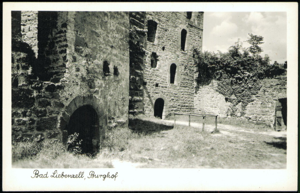 vergrößern: Bildseite historische Ansichtskarte von 1930: Burghof:: Bad Liebenzell