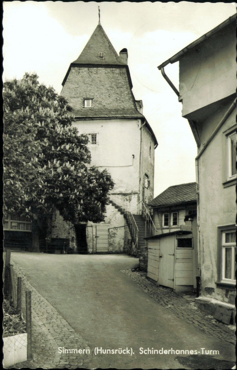 vergrößern: Bildseite historische Ansichtskarte von 1963: Schinderhannes-Turm, Straßenpartie:: Simmern (Hunsrück)