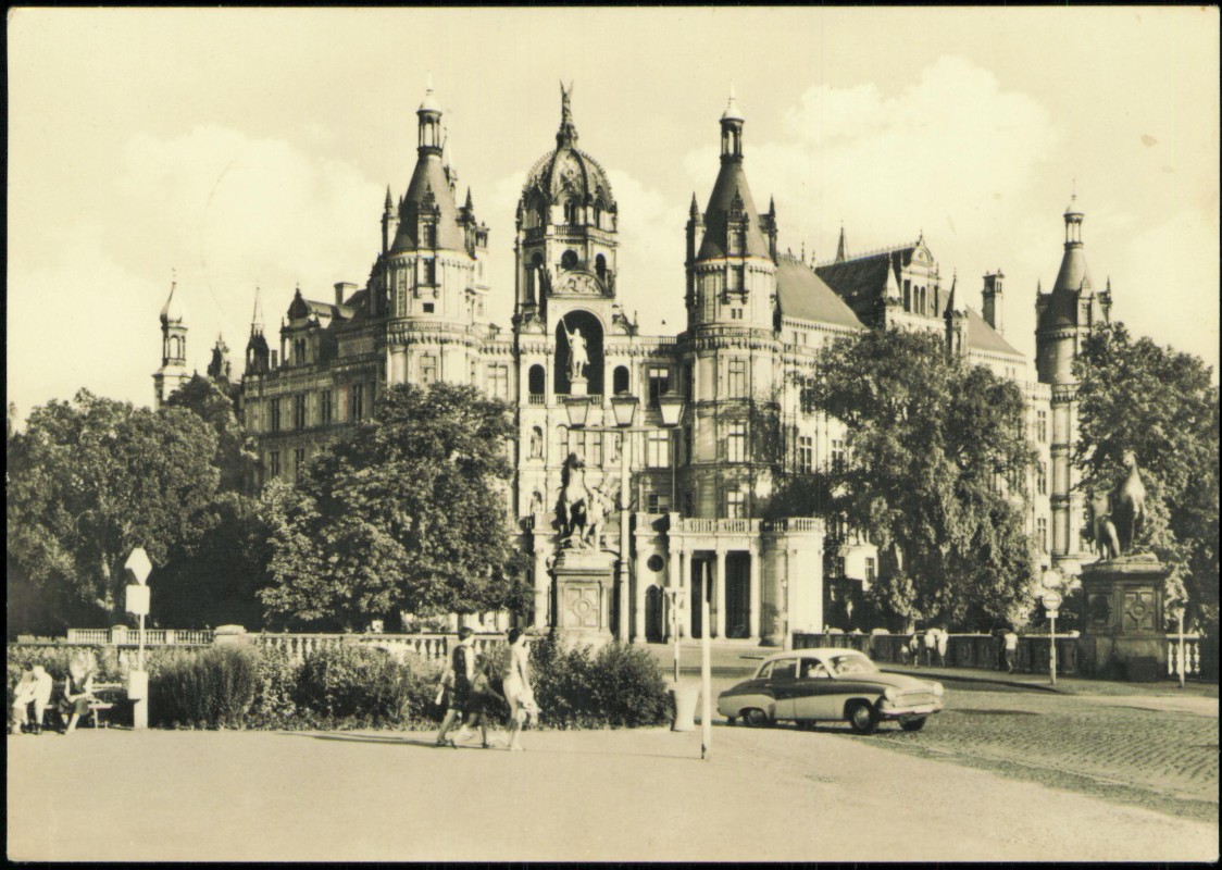 vergrößern: Bildseite historische Ansichtskarte von 1965: Schweriner Schloss Wartburg:: Schwerin