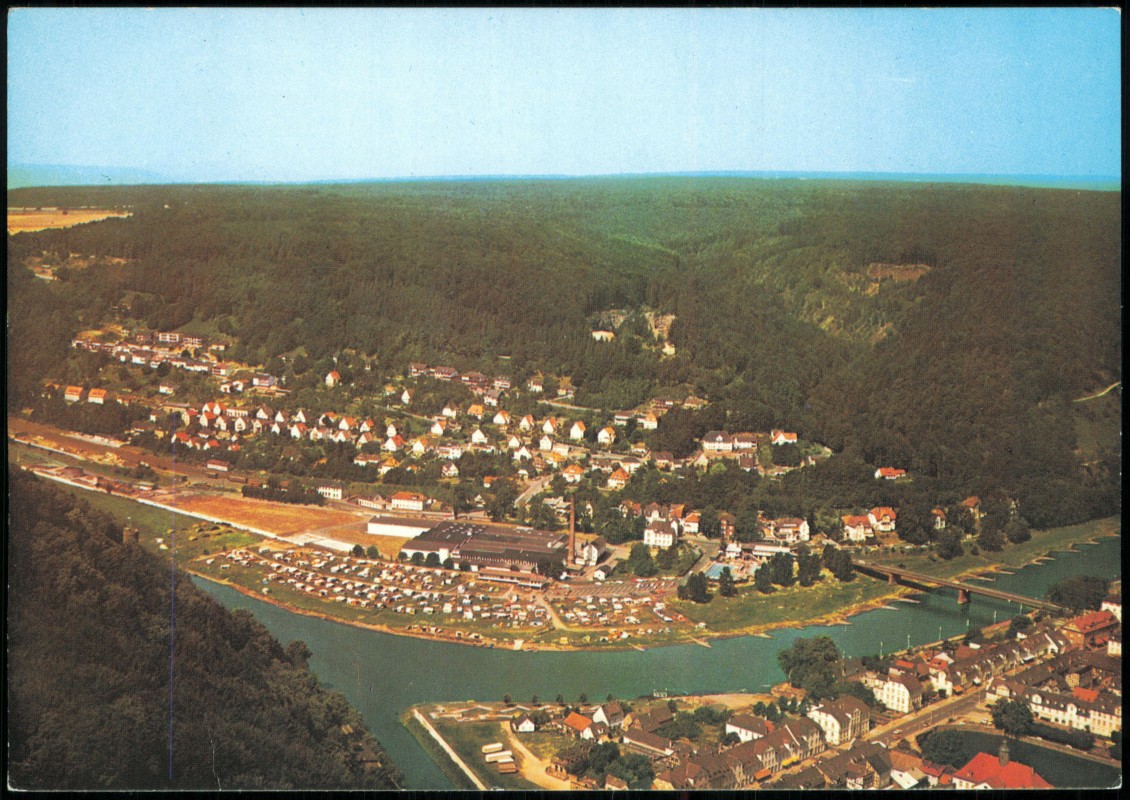 vergrößern: Bildseite historische Ansichtskarte von 1975: Luftbild Fliegeraufnahme aus großer Höhe:: Bad Karlshafen