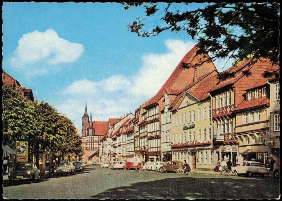 vergrößern: Bildseite historische Ansichtskarte von 1972: Straßenszene VW Bulli VW Käfer:: Duderstadt