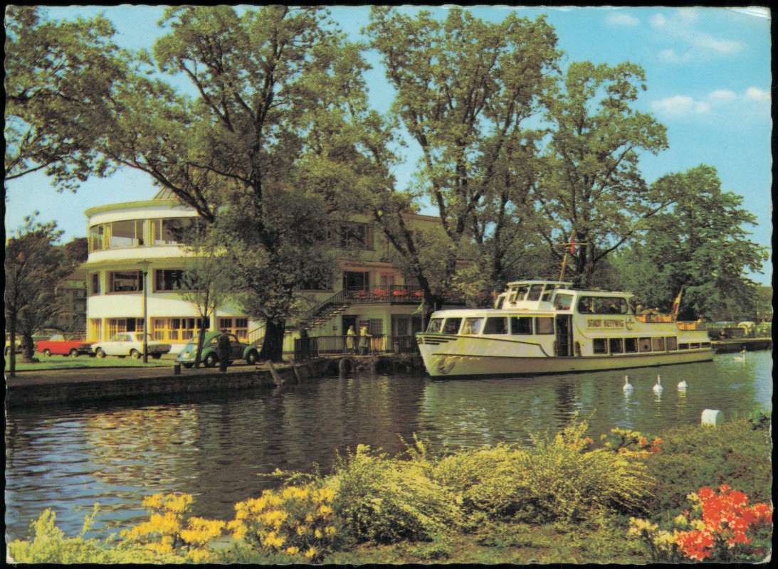 vergrößern: Bildseite historische Ansichtskarte von 1968: Partie mit Schiff am Wasserbahnhof, Autos u.a. VW Käfer:: Mülheim an der Ruhr