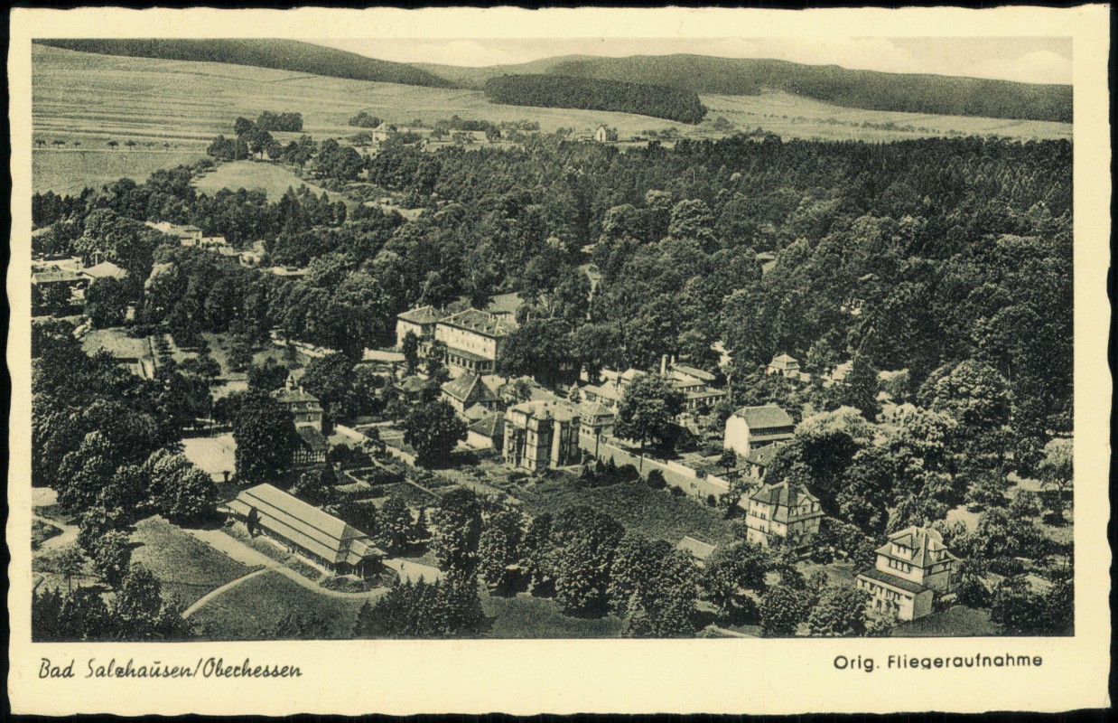 vergrößern: Bildseite historische Ansichtskarte von 1950: Luftbild Ortsansicht Orig. Fliegeraufnahme Salzhausen Oberhessen:: Bad Salzhausen-Nidda