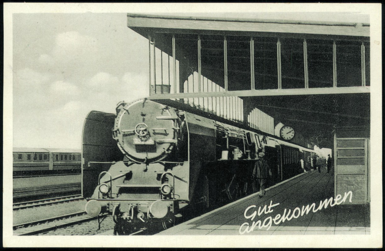 vergrößern: Bildseite historische Ansichtskarte von 1954: Gut angekommen - Dampflokomotive Eisenbahn Bahnhof::