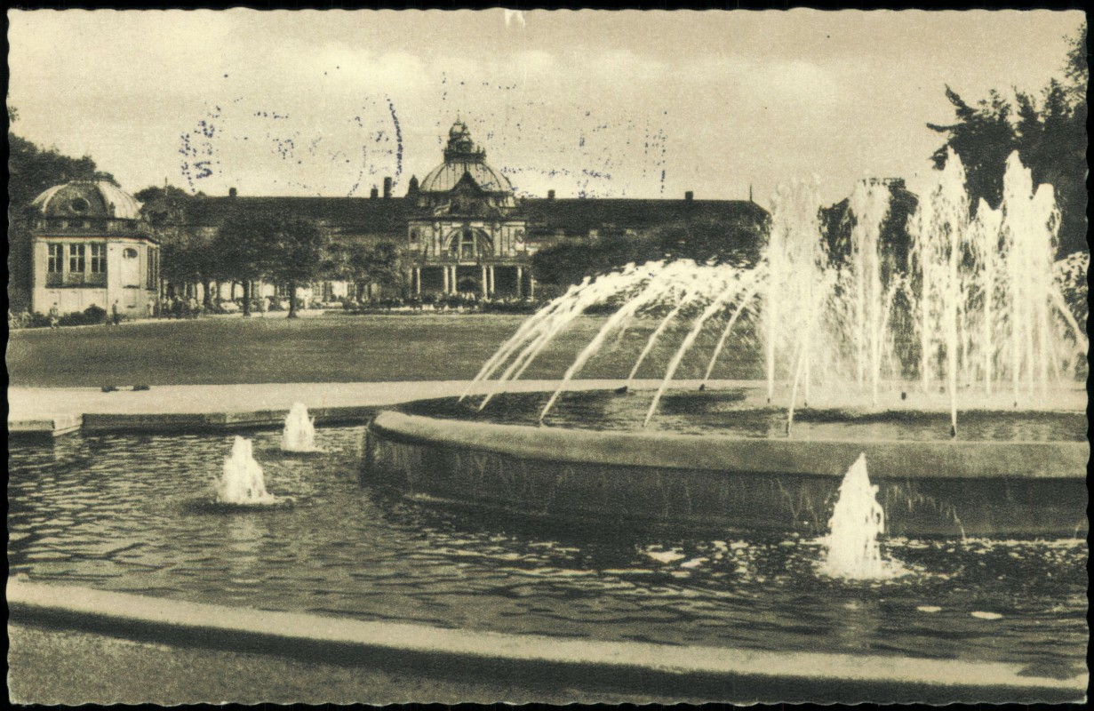 vergrößern: Bildseite historische Ansichtskarte von 1960: Kurhaus Leuchtfontäne Wasserspiele Kurpark:: Bad Oeynhausen