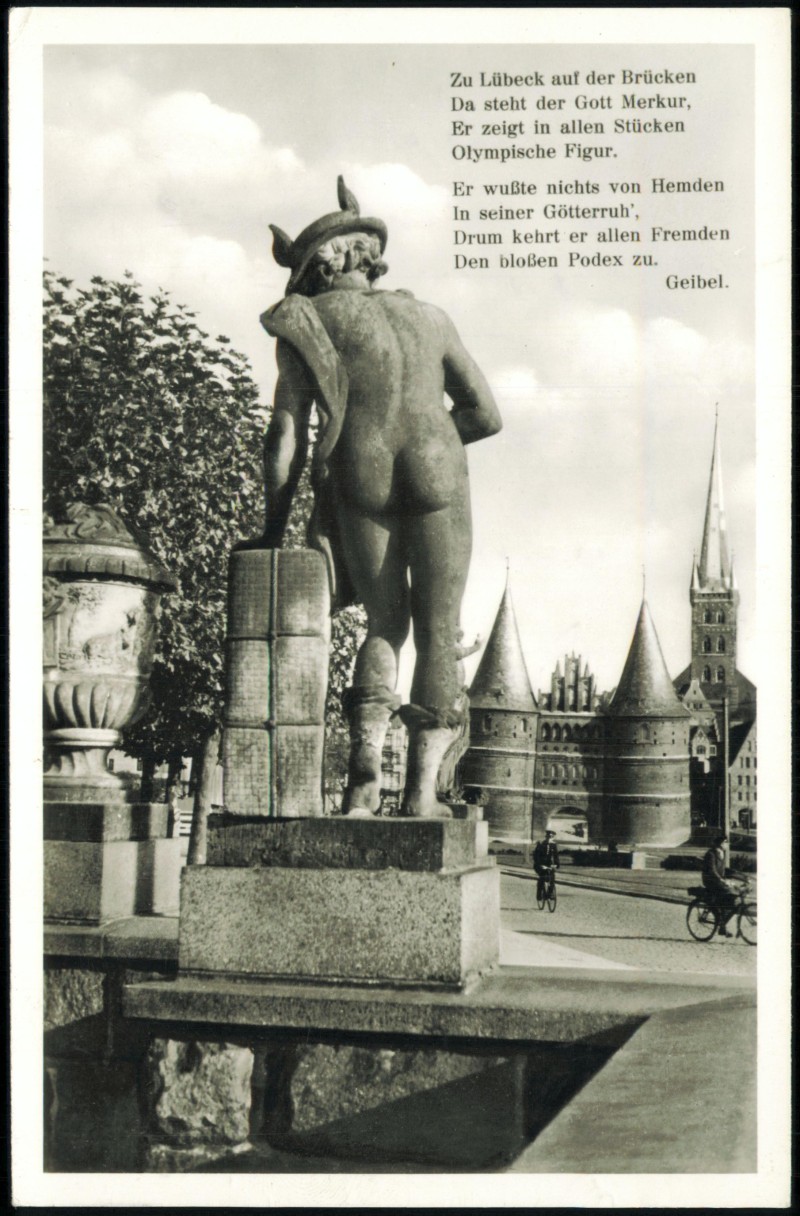 vergrößern: Bildseite historische Ansichtskarte von 1955: Merkur auf der Puppenbrücke mit Holstentor und Petrikirche:: Lübeck