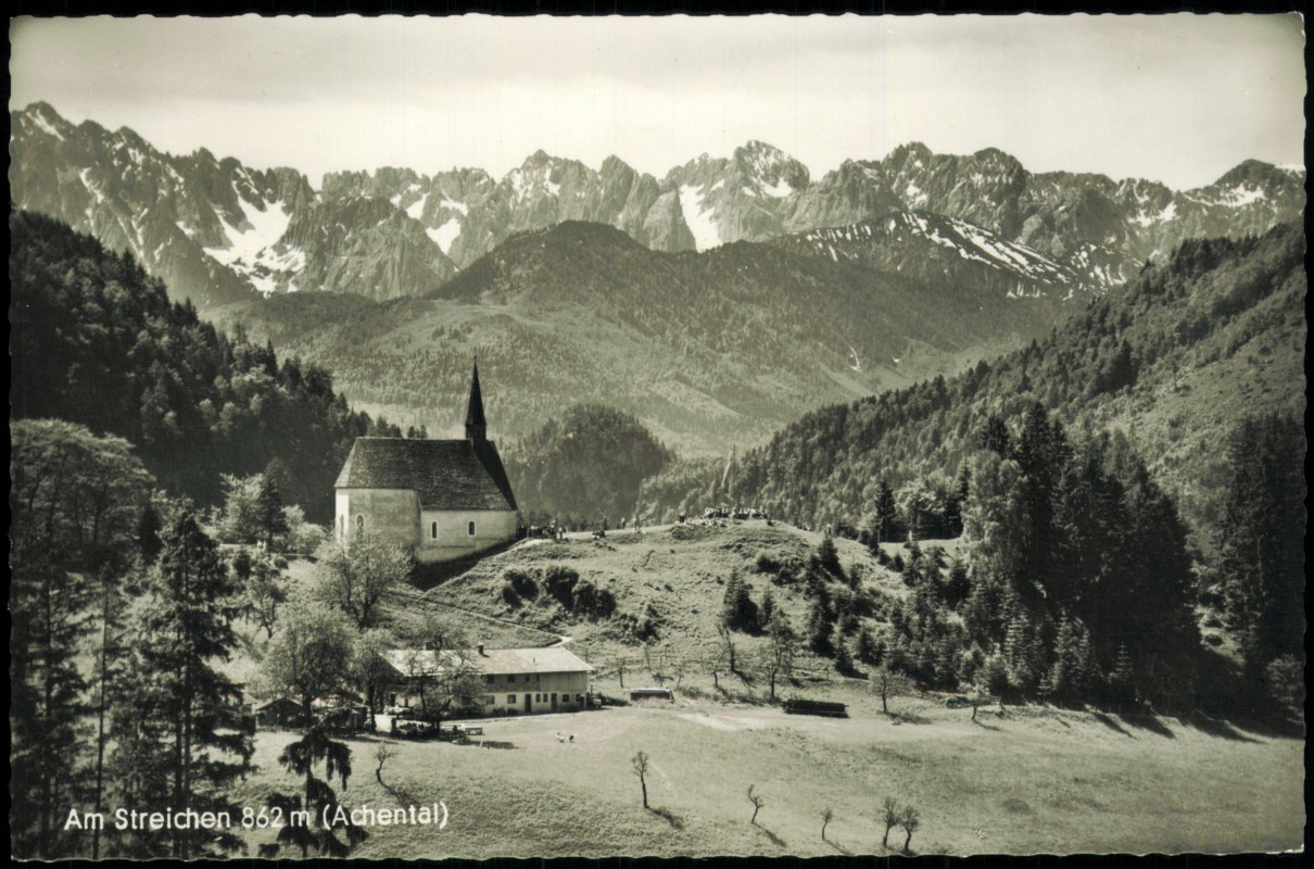 vergrößern: Bildseite historische Ansichtskarte von 1962: Umlandpartie Kirche im Achental:: Streichen (Chiemgau)