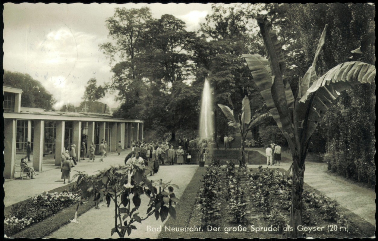 vergrößern: Bildseite historische Ansichtskarte von 1964: Der große Sprudel als Geyser:: Bad Neuenahr-Bad Neuenahr-Ahrweiler