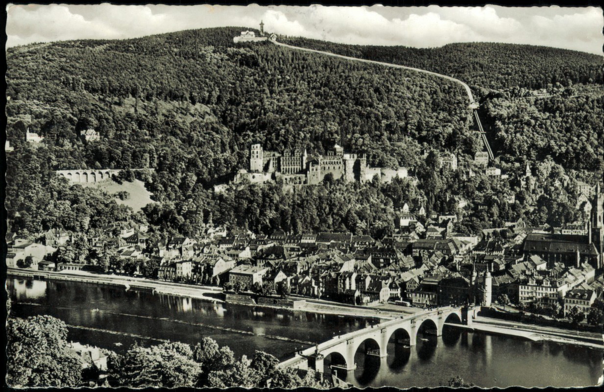 vergrößern: Bildseite historische Ansichtskarte von 1963: Blick vom Philosophenweg - Bergbahn:: Heidelberg