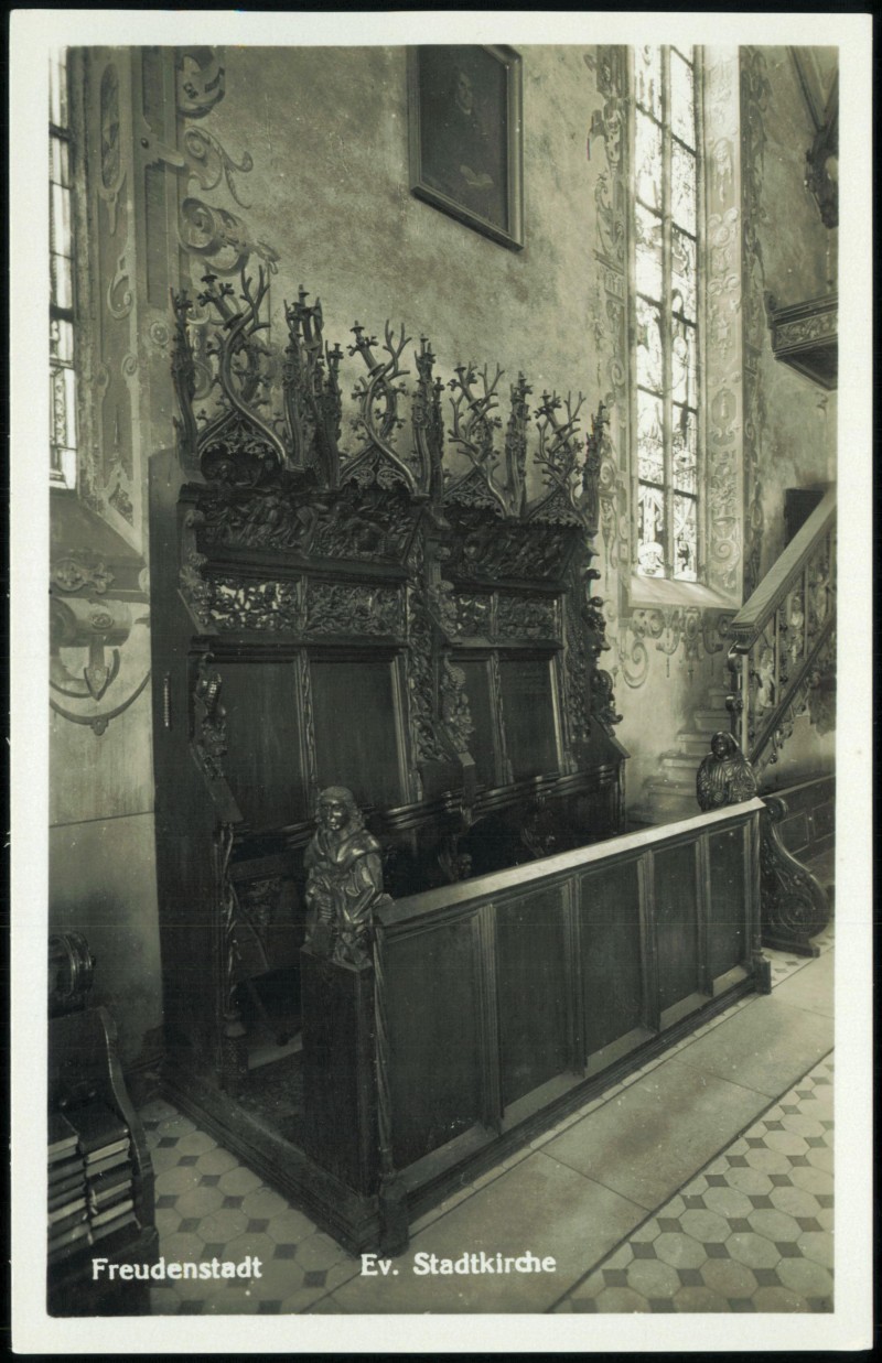 vergrößern: Bildseite historische Ansichtskarte von 1930: Evangelische Stadtkirche - Chorgestühl:: Freudenstadt