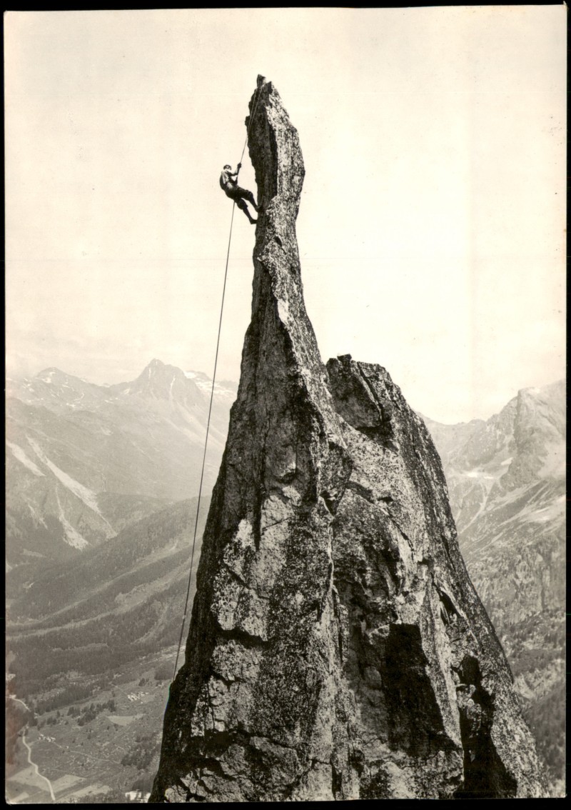 zoom: Image side vintage Postcard from 1950: Bergsteiger an der Felsnadel La Fiamma:: Vicosoprano | Visavraun