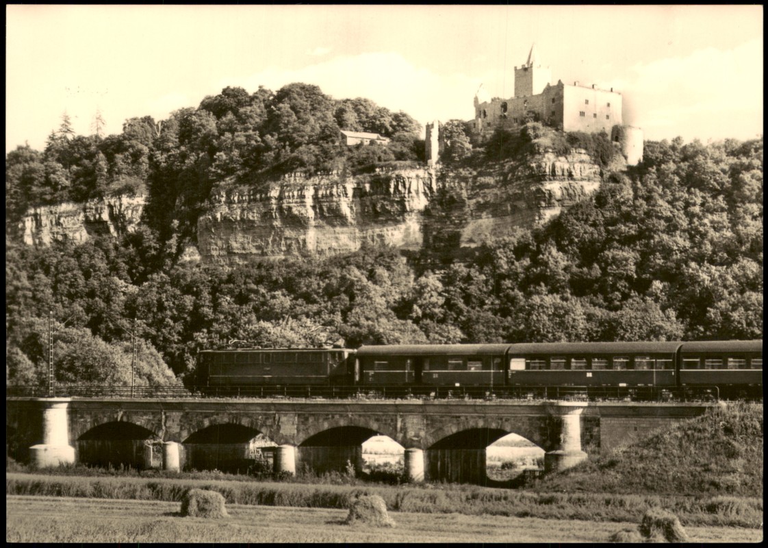 zoom: Image side vintage Postcard from 1969: Rudelsburg mit Eisenbahnviadukt und Zug:: Bad Kösen