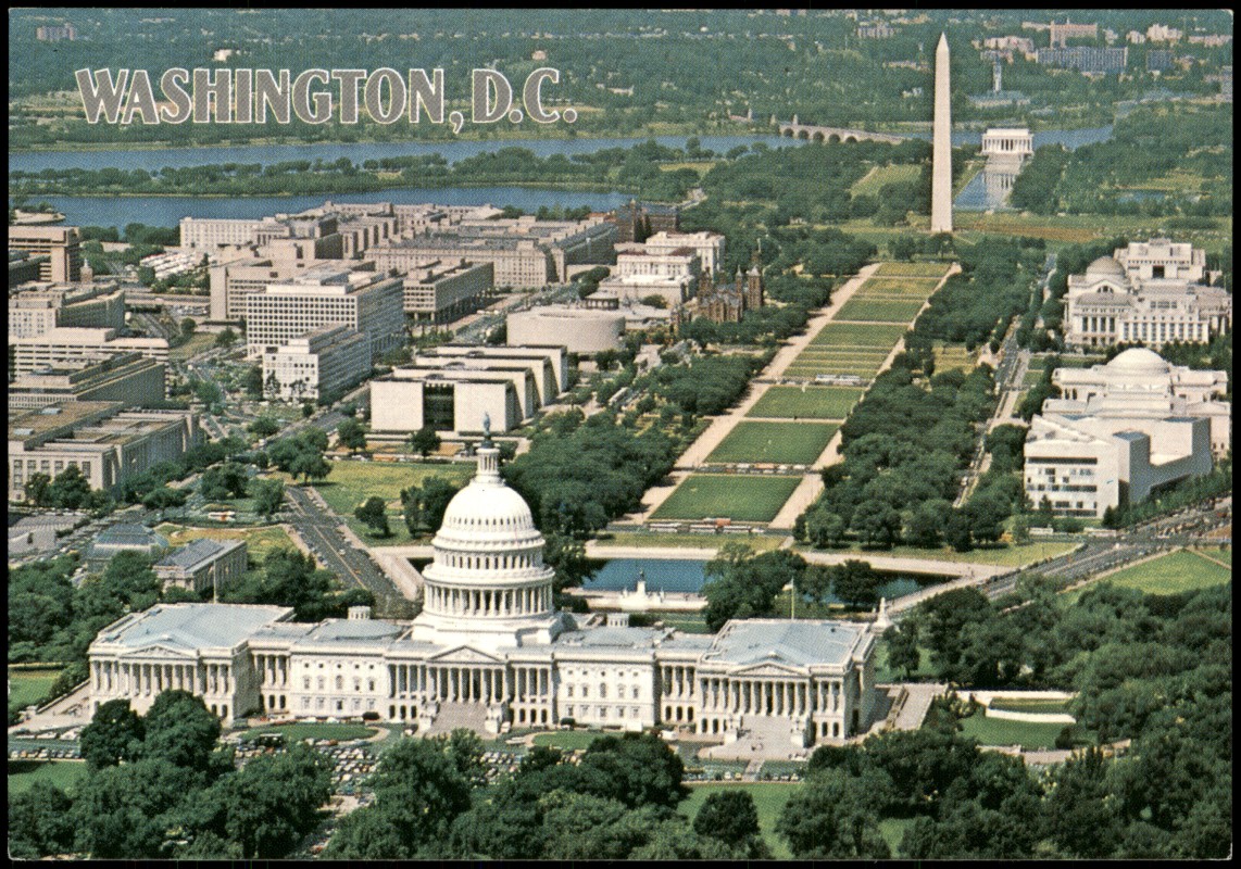 vergrößern: Bildseite historische Ansichtskarte von 1990: Luftaufnahme The Mall mit Kapitol und Monumenten:: Washington D.C.