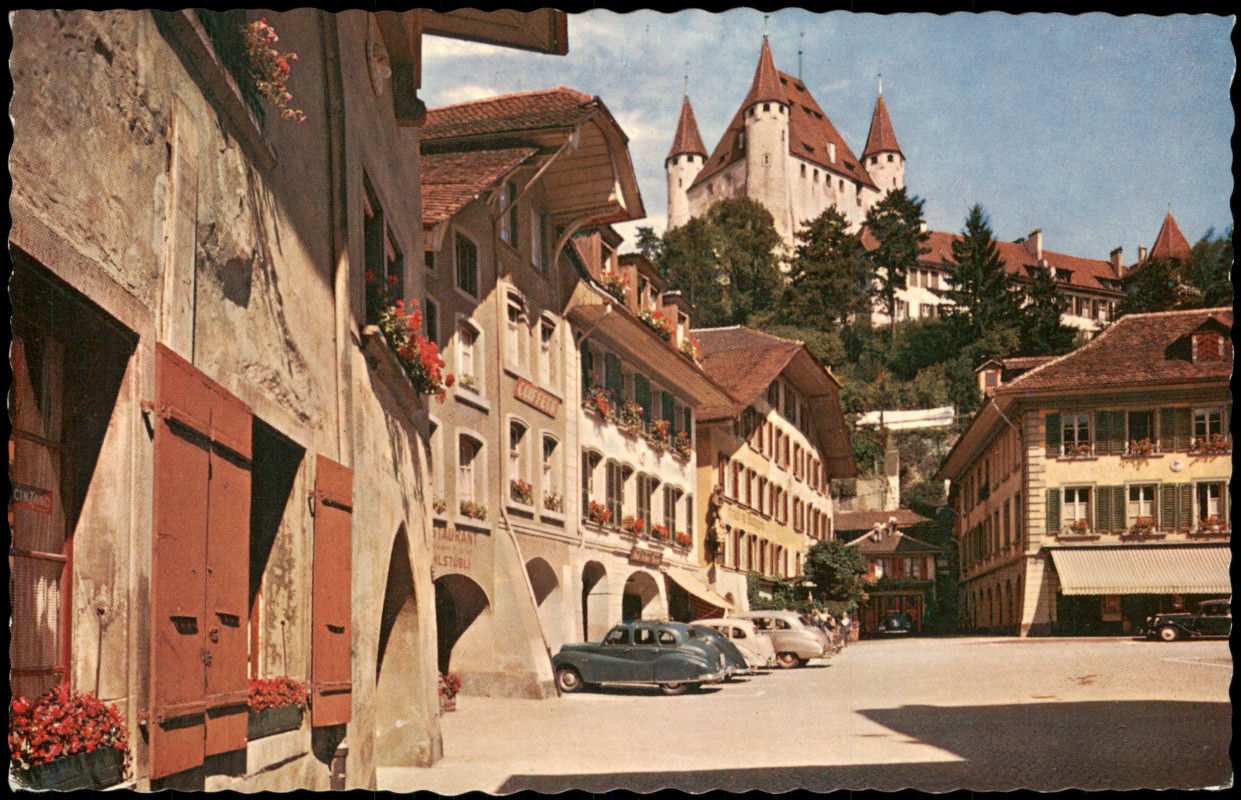 vergrößern: Bildseite historische Ansichtskarte von 1970: Rathausplatz und Schloss:: Thun