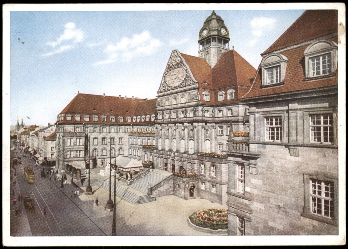 zoom: Image side vintage Postcard from 1944: Rathaus mit Straßenansicht und Straßenbahn:: Kassel
