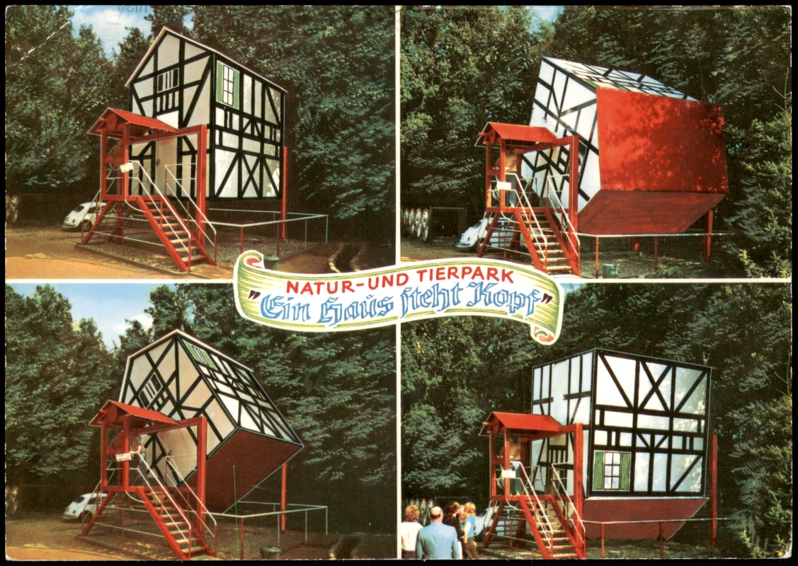 vergrößern: Bildseite historische Ansichtskarte von 1978: Natur- und Tierpark Schwalmtal - Ein Haus steht Kopf:: Brüggen (Niederrhein)