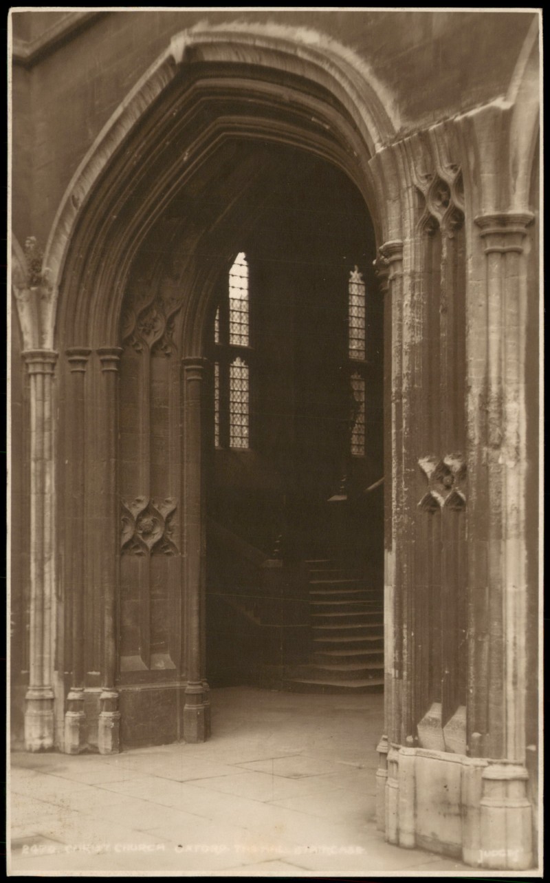zoom: Image side vintage Postcard from 1930: The Hall Staircase, Christ Church:: Oxford