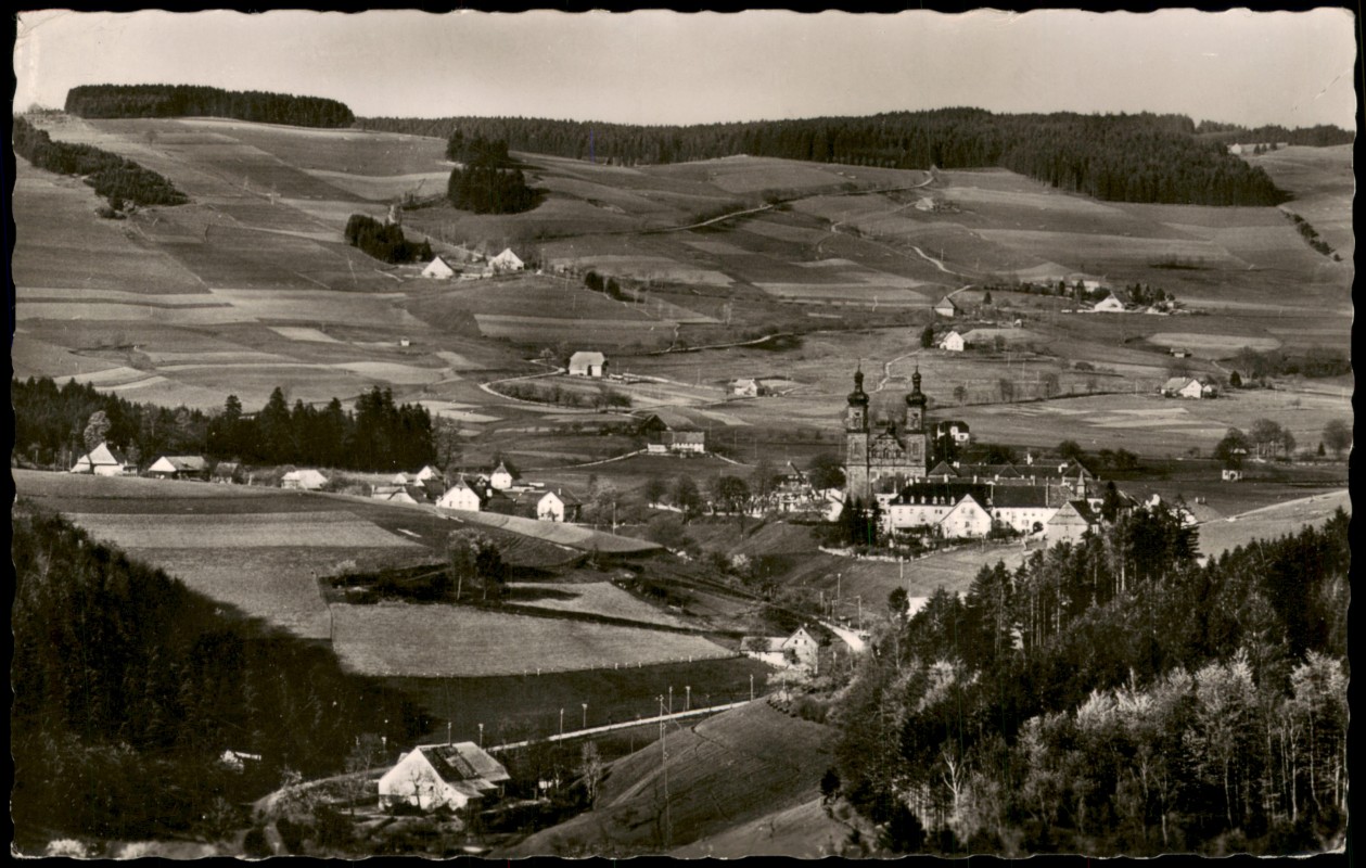 zoom: Image side vintage Postcard from 1958: Panorama-Ansicht mit Klosterkirche:: St. Peter (Hochschwarzwald)