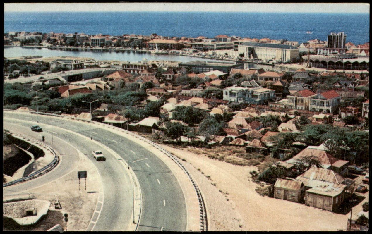 zoom: Image side vintage Postcard from 1975: Highway zur New Bridge mit Modern Market Building und Hotel Curacao Intercontinental:: Curacao (Insel)