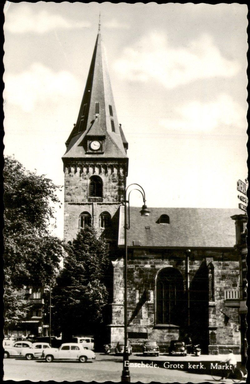 zoom: Image side vintage Postcard from 1960: Grote Kerk am Marktplatz mit Automobilen:: Enschede