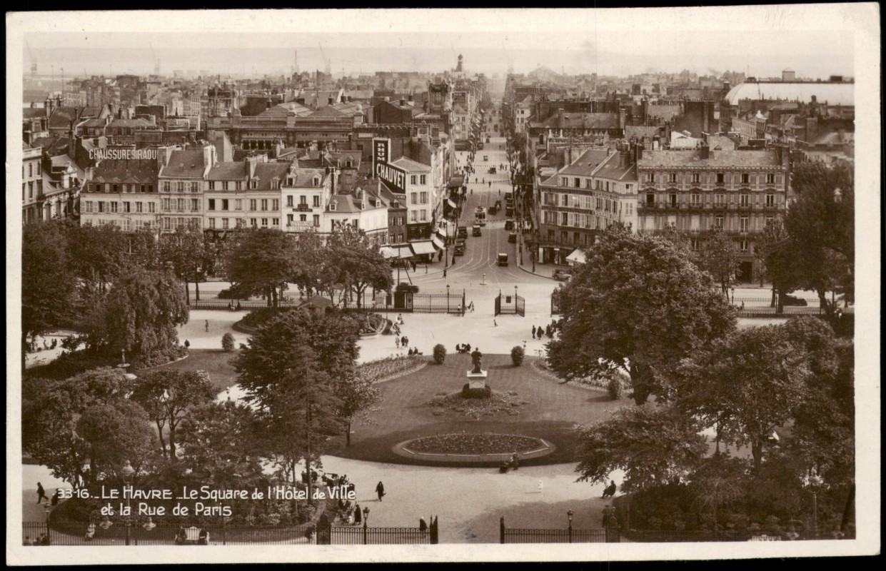 zoom: Image side vintage Postcard from 1942: Le Square de l