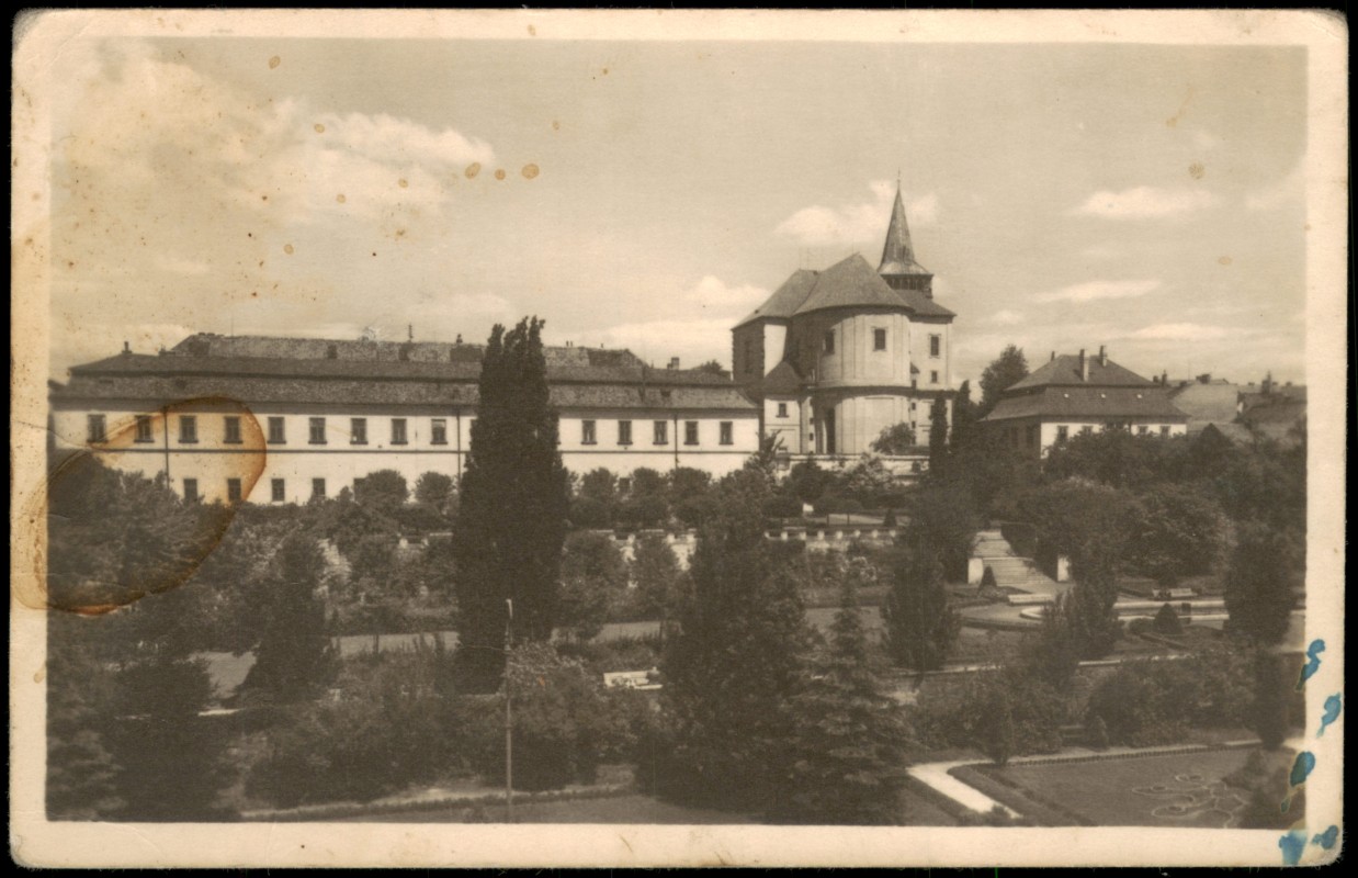 zoom: Image side vintage Postcard from 1953: Jičín Zámecký park:: Jicin