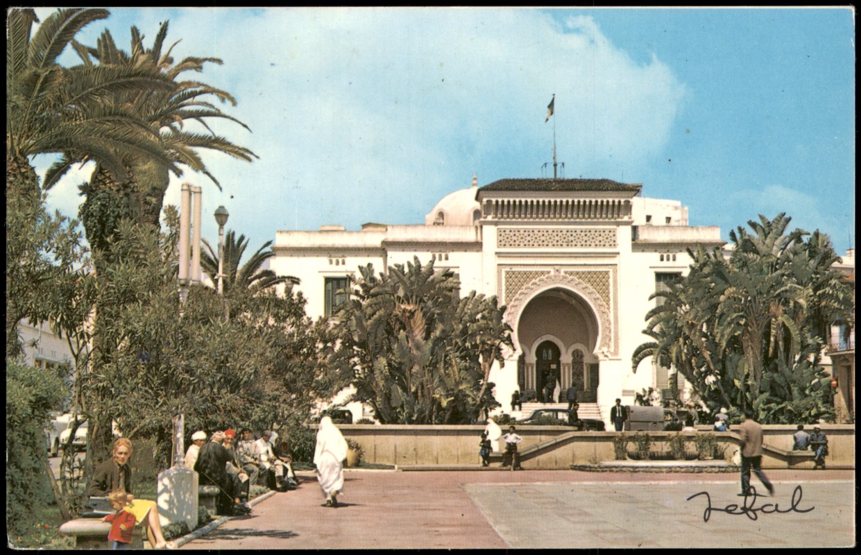 zoom: Image side vintage Postcard from 1971: Rathaus (Mairie) am Place Kennedy, El Biar (Algier):: Algiers