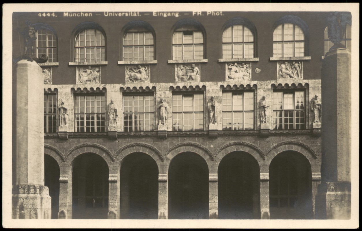 zoom: Image side vintage Postcard from 1915: Eingang der Maximilians-Universität:: Munich