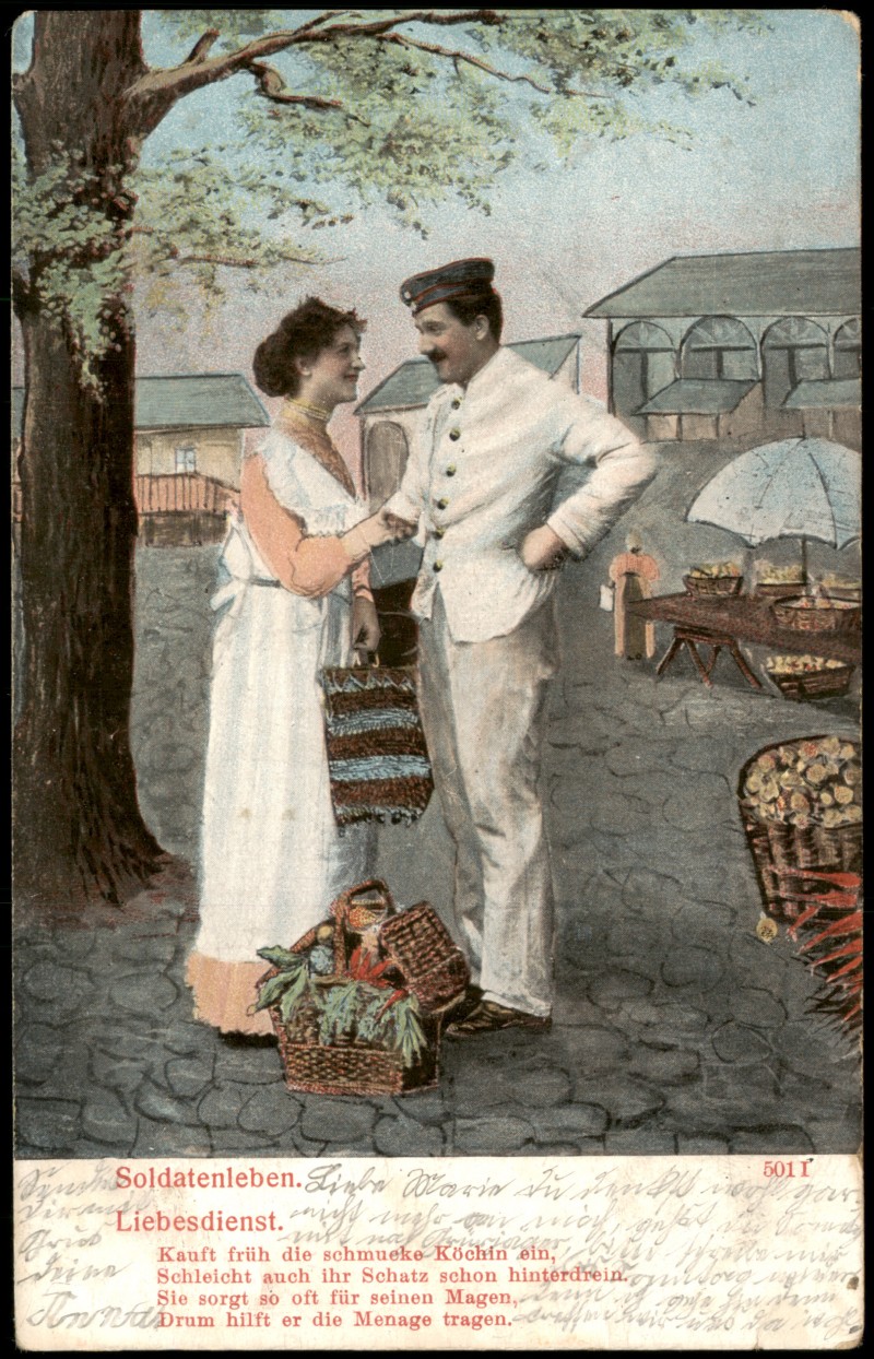 zoom: Image side vintage Postcard from 1910: Soldatenleben - Liebesdienst: Soldat hilft Köchin beim Markteinkauf::