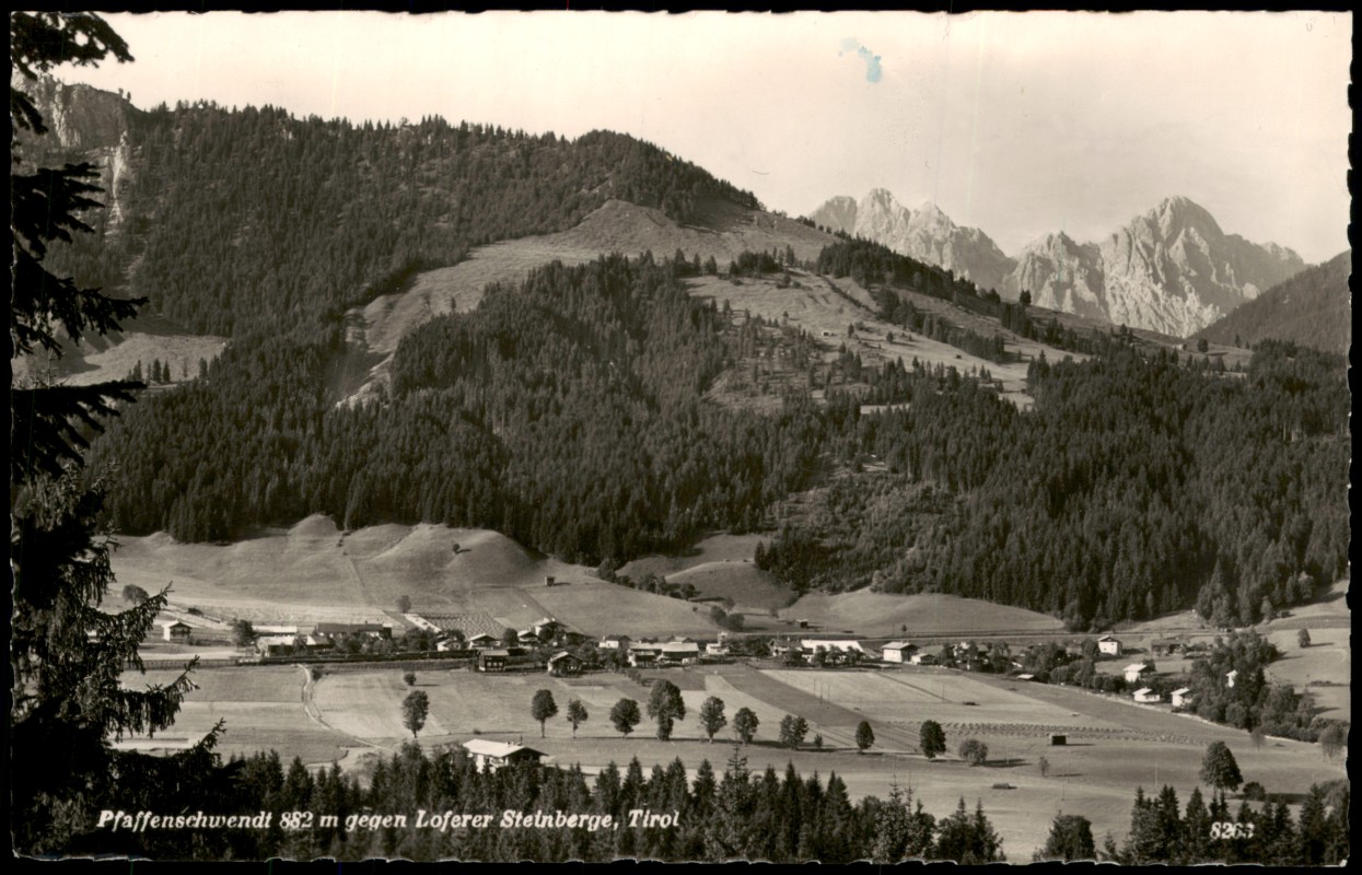 zoom: Image side vintage Postcard from 1955: Dorfansicht gegen Gebirge:: Fieberbrunn