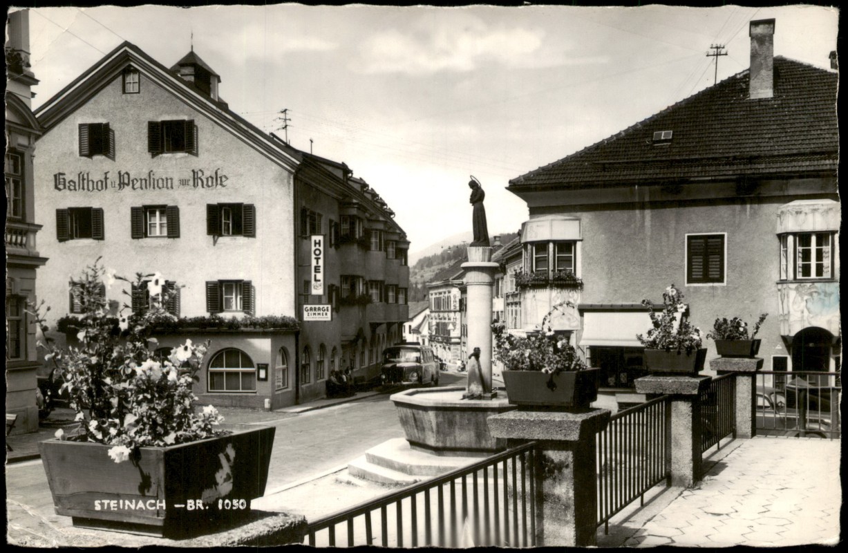 zoom: Image side vintage Postcard from 1955: Gasthof Pension zur Rose mit Brunnen:: Steinach (Brenner)