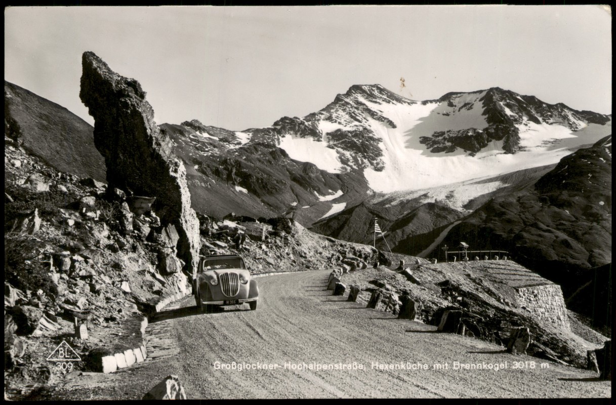 vergrößern: Bildseite historische Ansichtskarte von 1950: Altes Auto Großglockner-Hochalpenstraße Hexenküche mit Brennkogel:: Zell am See
