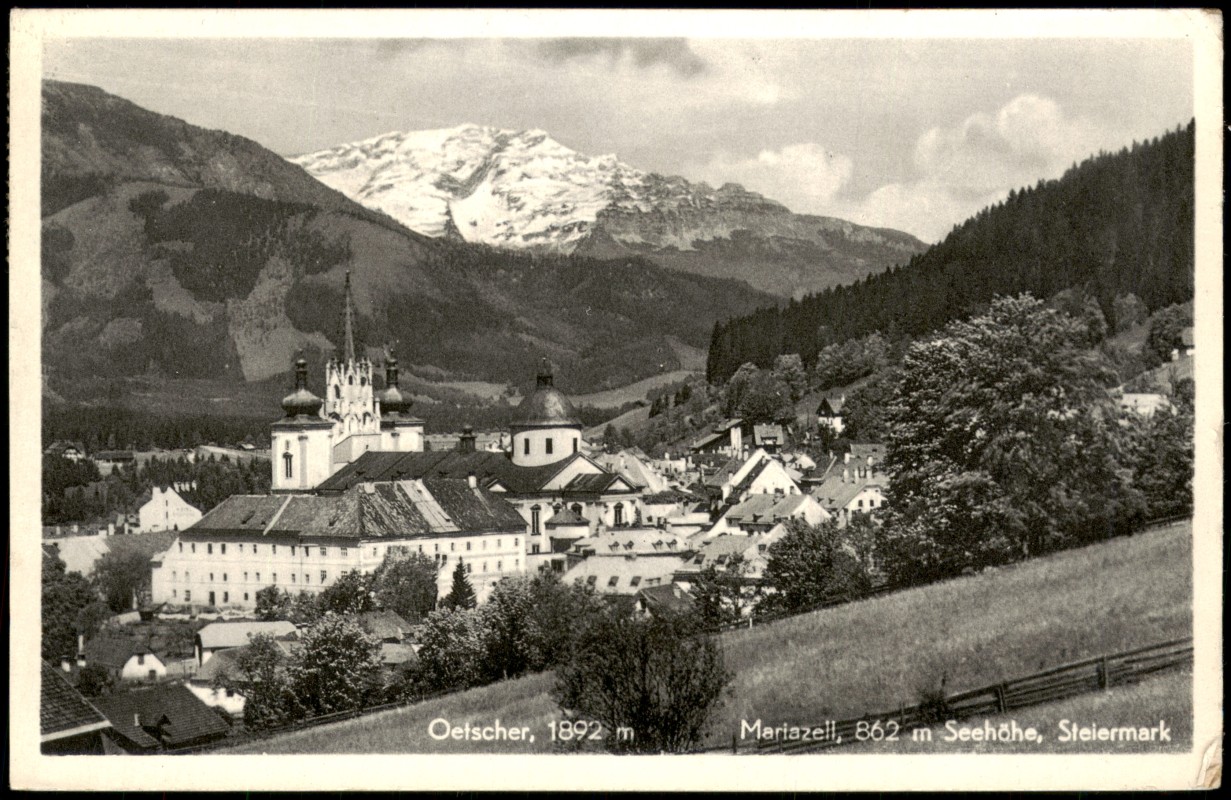 vergrößern: Bildseite historische Ansichtskarte von 1950: Blick auf die Basilika und den Ötscher:: Mariazell