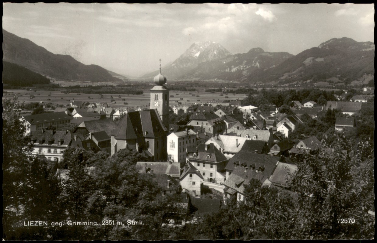 vergrößern: Bildseite historische Ansichtskarte von 1966: Ortsansicht Liezen mit Grimming:: Liezen