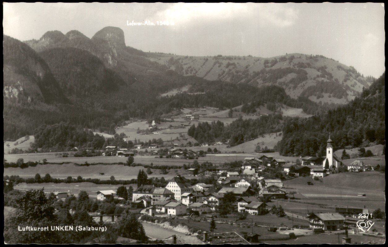 vergrößern: Bildseite historische Ansichtskarte von 1955: Gesamtansicht mit Bergen im Hintergrund:: Lofer