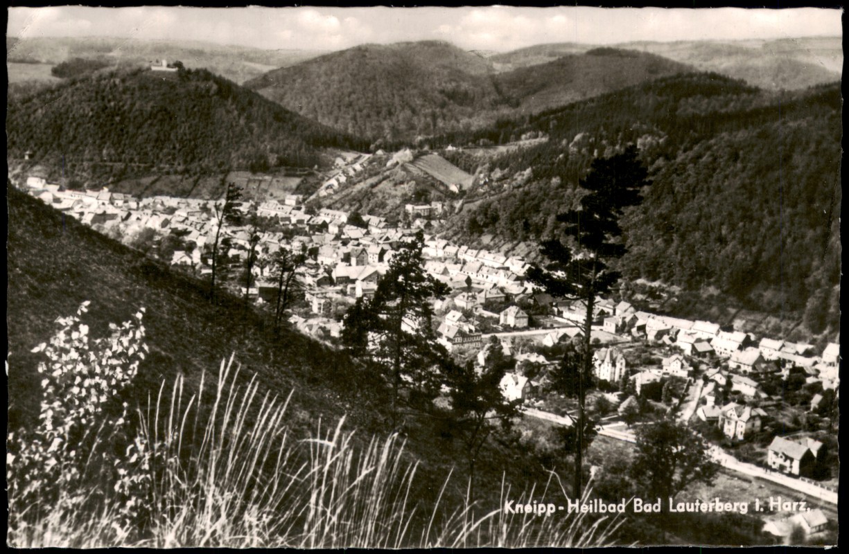 zoom: Image side vintage Postcard from 1935: Panoramablick über das Tal:: Bad Lauterberg im Harz