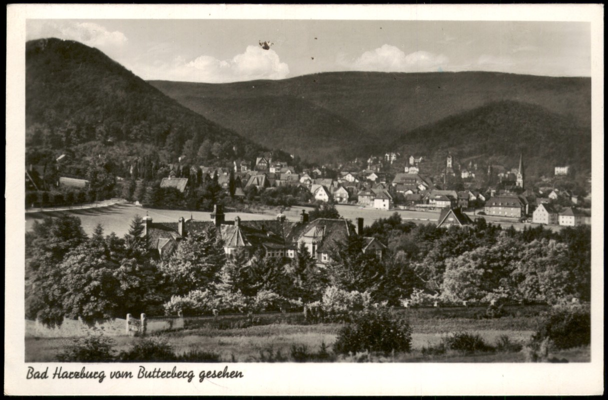 vergrößern: Bildseite historische Ansichtskarte von 1950: Blick vom Butterberg auf die Stadt:: Bad Harzburg