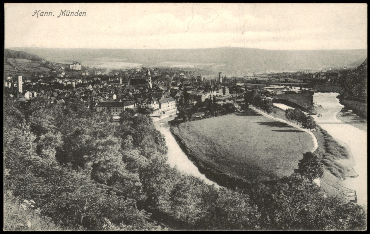 vergrößern: Bildseite historische Ansichtskarte von 1911: Panorama-Ansicht:: Hann. Münden
