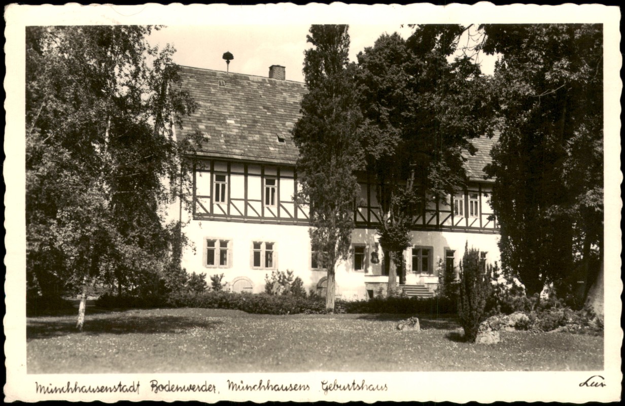 vergrößern: Bildseite historische Ansichtskarte von 1955: Münchhausenstadt Münchhausens Geburtshaus:: Bodenwerder-Bodenwerder-Polle