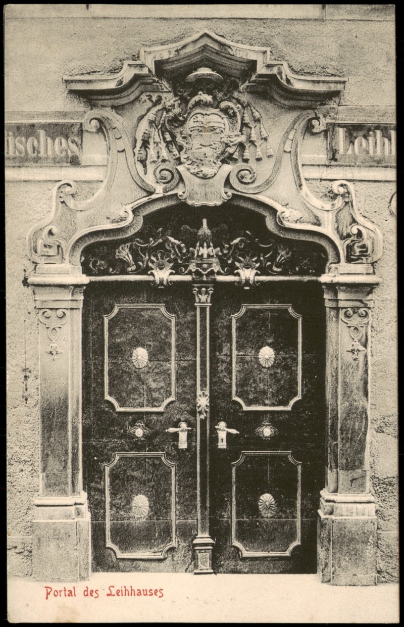 vergrößern: Bildseite historische Ansichtskarte von 1910: Portal des Leihhauses:: Salzburg