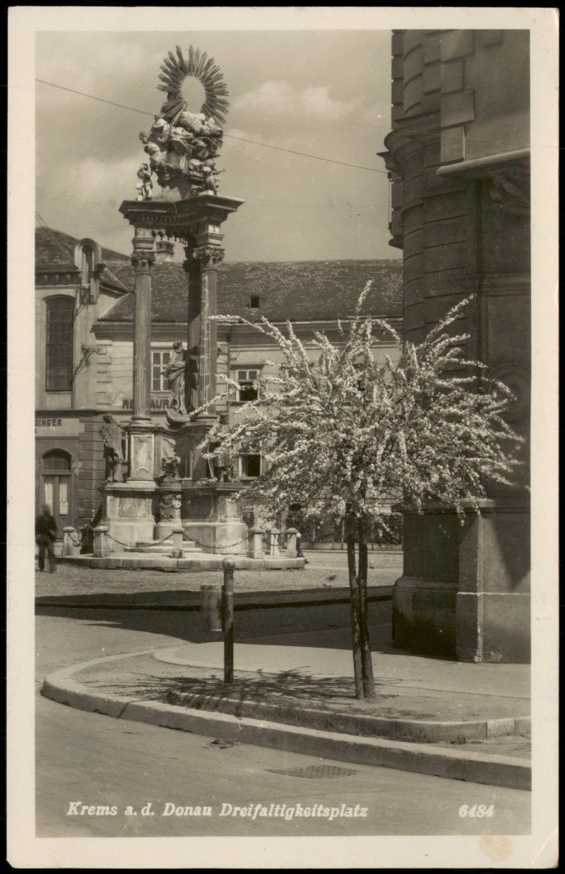 vergrößern: Bildseite historische Ansichtskarte von 1936: Ortsansichten Krems a. d. Donau Dreifaltigkeitsplatz:: Krems (Donau)