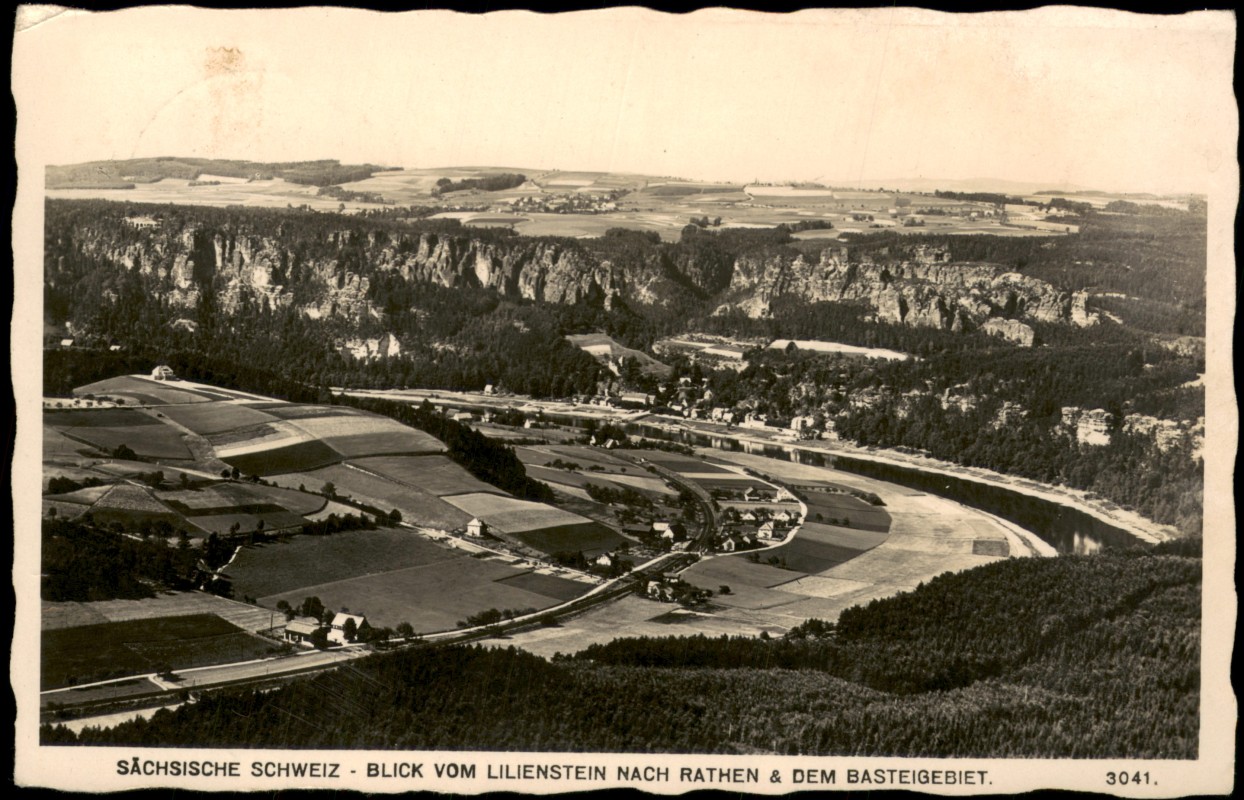 vergrößern: Bildseite historische Ansichtskarte von 1935: BLICK VOM LILIENSTEIN NACH RATHEN & DEM BASTEIGEBIET:: Rathen